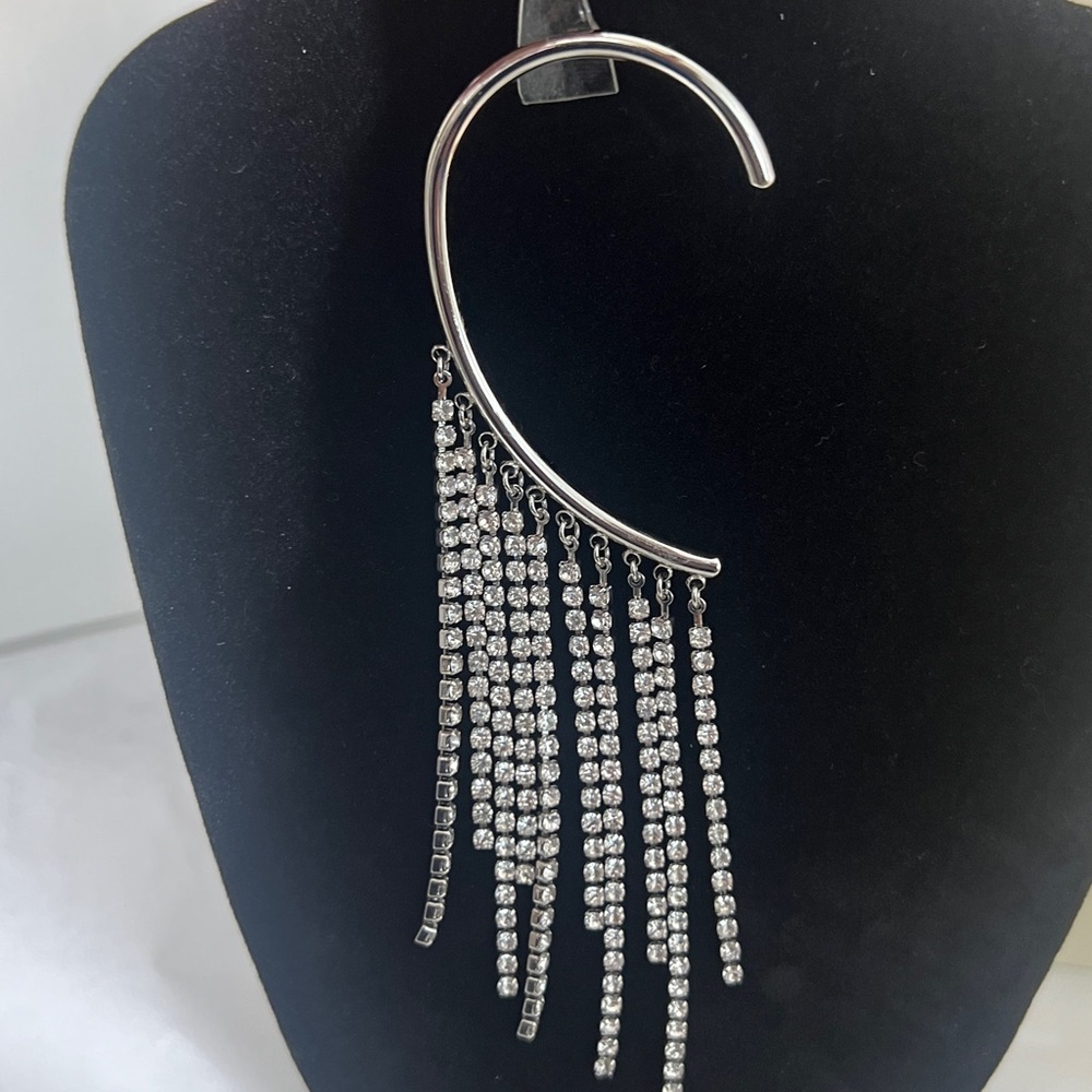 CAMILA COELHO
Samantha Earring in Silver Rhinestone
Color: Silver Rhinestone - Picture 2 of 3